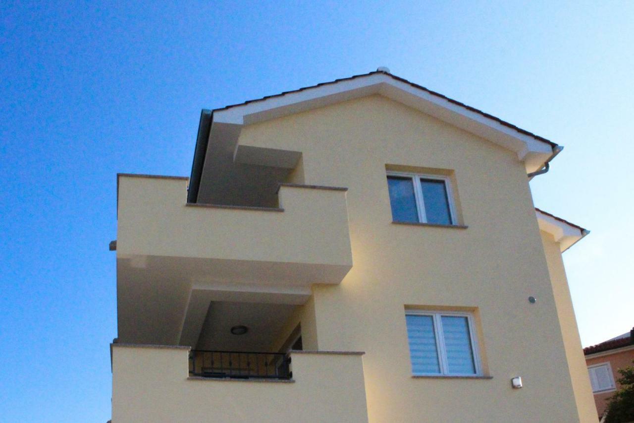 Apartmani Marin Vrbnik Exterior photo